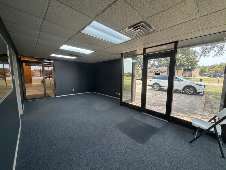 More Photos Of 120 Taylor Plaza Dr, Greenville Flex For Lease