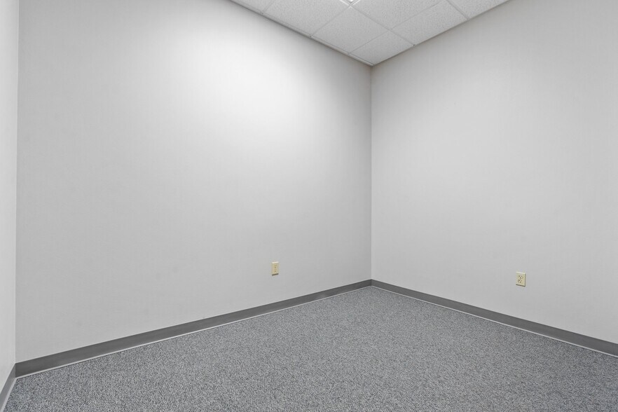 More Photos Of 3607 N Loop 336, Conroe Light Manufacturing For Lease