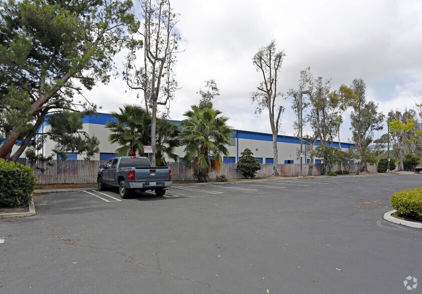 More Photos Of 23370 Moulton Pky, Laguna Hills Self Storage For Lease
