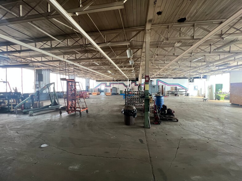 More Photos Of 930 E Drayton St, Ferndale Industrial For Sale