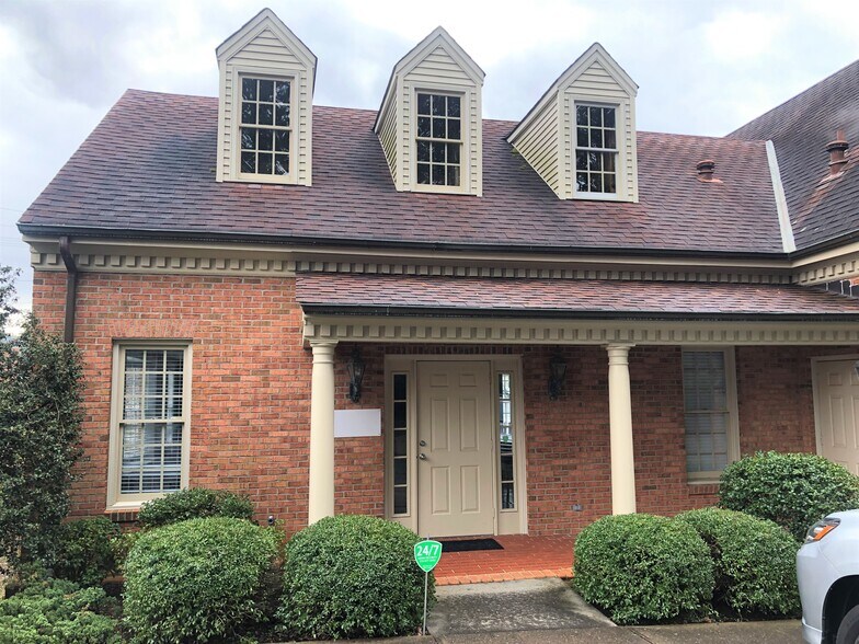 More Photos Of 156 E Market St, Martinsville Office Residential For Lease