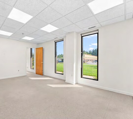 More Photos Of 20 Scotland Blvd, Bridgewater Warehouse For Lease