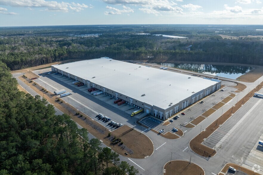 More Photos Of 369 N Cypress Dr, Summerville Warehouse For Lease