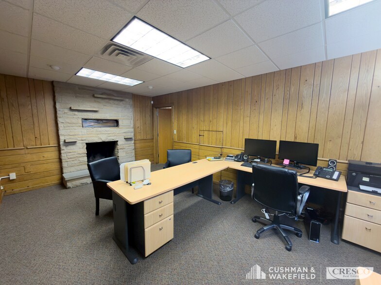 More Photos Of 4515-4523 Brookpark Rd, Parma Warehouse For Lease
