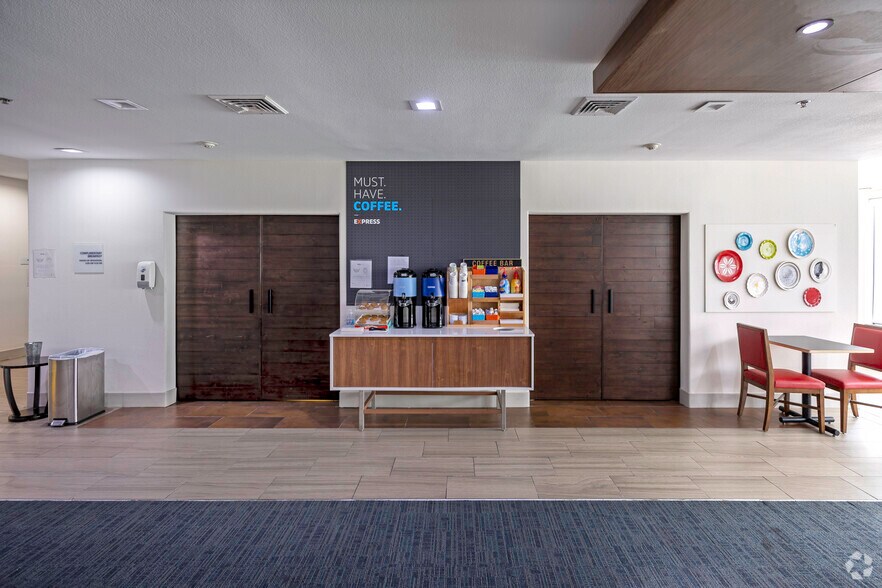 More Photos Of 2199 US 59, Beeville Hotel For Sale