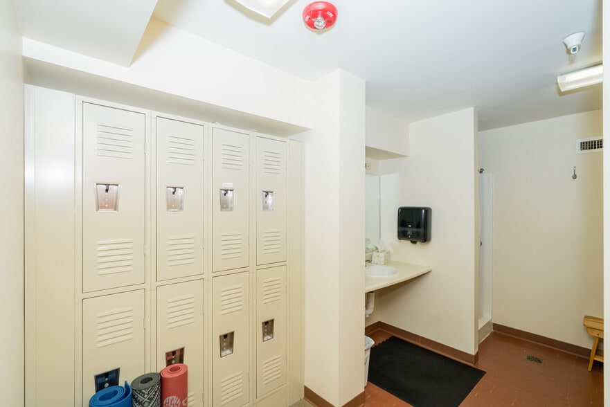 More Photos Of 120 West Ave, Saratoga Springs Office For Sale