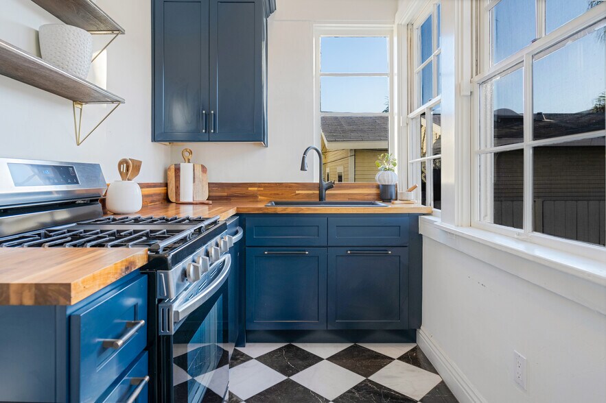 More Photos Of 2368 2nd Ave, San Diego Office Residential For Sale