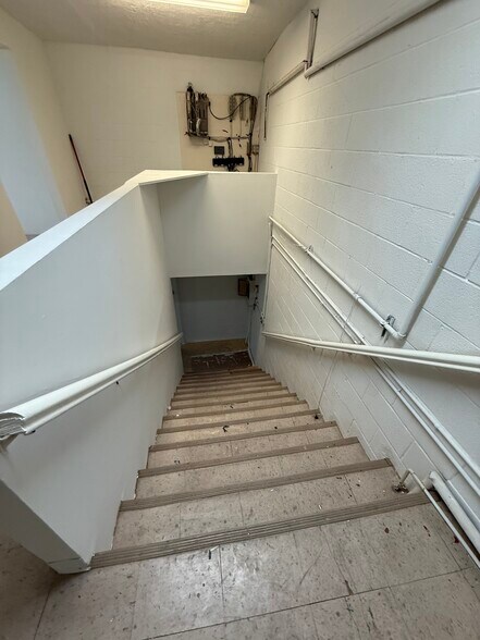 More Photos Of 409 S Kansas St, El Paso Freestanding For Lease