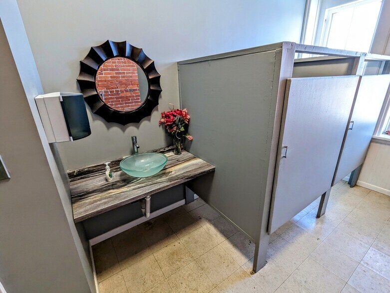 More Photos Of 2617 Peach St, Erie Office For Lease