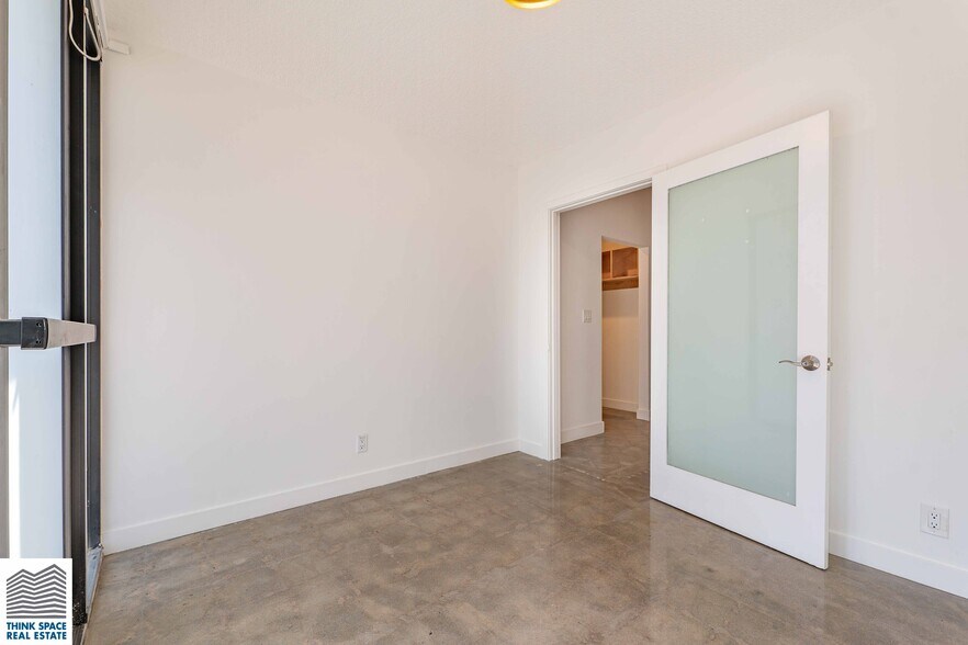 More Photos Of 913-915 N Highland Ave, Los Angeles Loft Creative Space For Lease