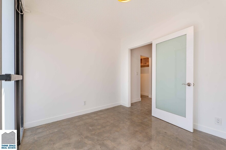 More Photos Of 913-915 N Highland Ave, Los Angeles Showroom For Sale