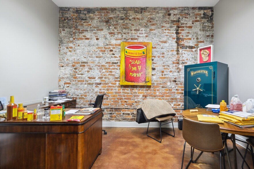 More Photos Of 920 - 926 Tchoupitoulas St, New Orleans Light Distribution For Sale