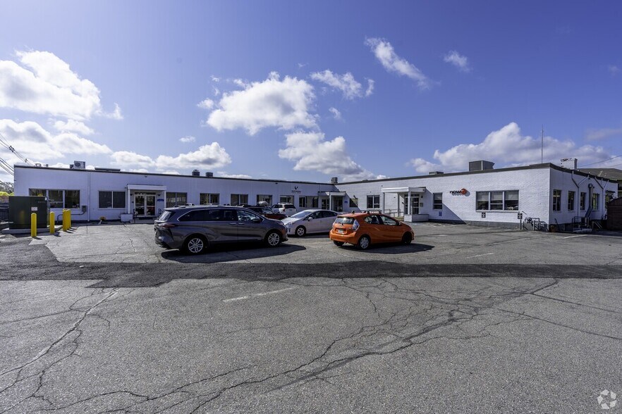 Primary Photo Of 19-29 Needham St, Newton Office For Lease