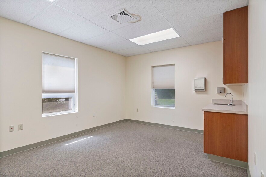 More Photos Of 1000 Coventry Dr, Phillipsburg Medical For Sale