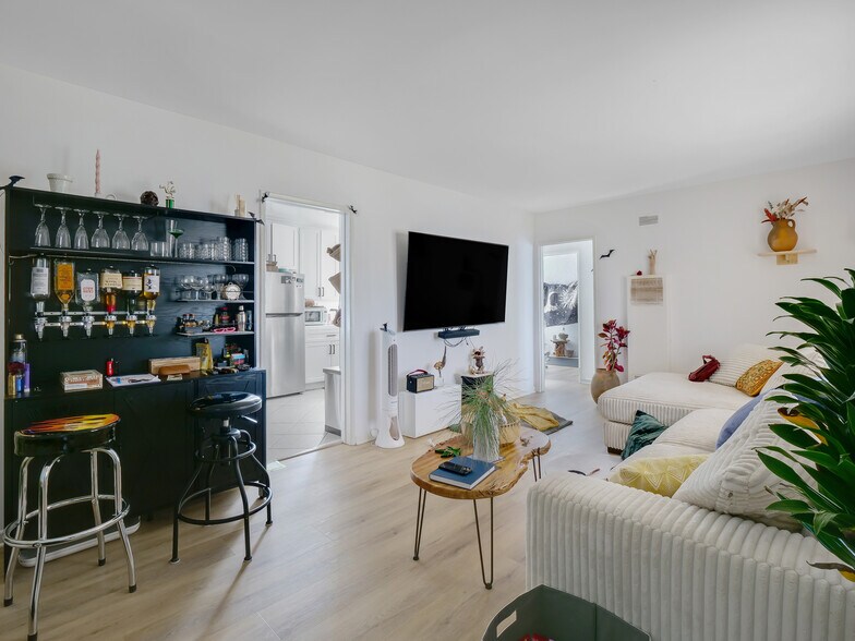 More Photos Of 4061 Wade St, Los Angeles Apartments For Sale