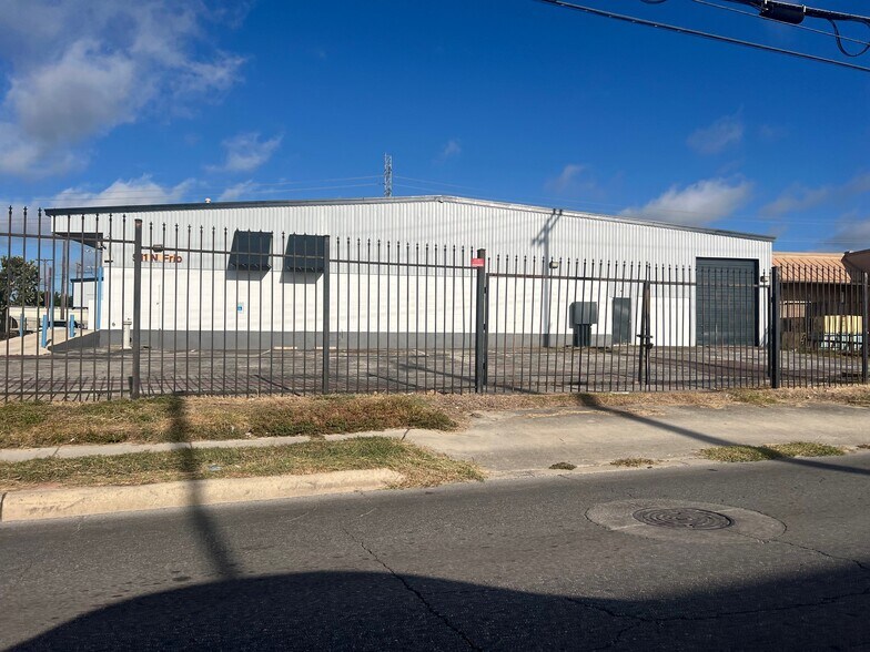 More Photos Of 911 N Frio St, San Antonio Manufacturing For Lease