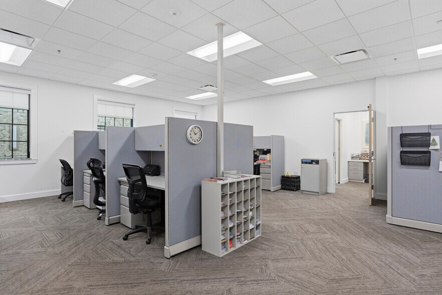 More Photos Of 160 Fountains Blvd, Madison Medical For Sale