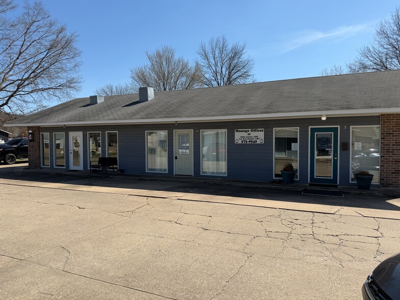 More Photos Of 79 Colt Square Dr, Fayetteville Unknown For Lease