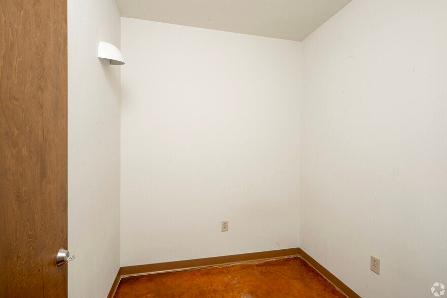 More Photos Of 8915 San Dario Ave, Laredo Truck Stop For Lease