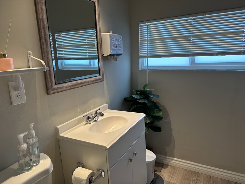 More Photos Of 8926 Arlington Ave, Riverside Office Residential For Lease