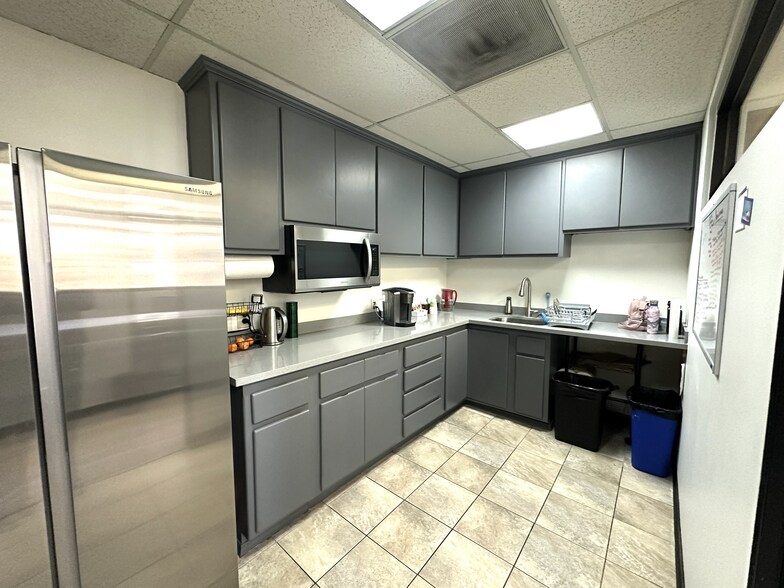 More Photos Of 333 W Broadway, Long Beach Medical For Sale