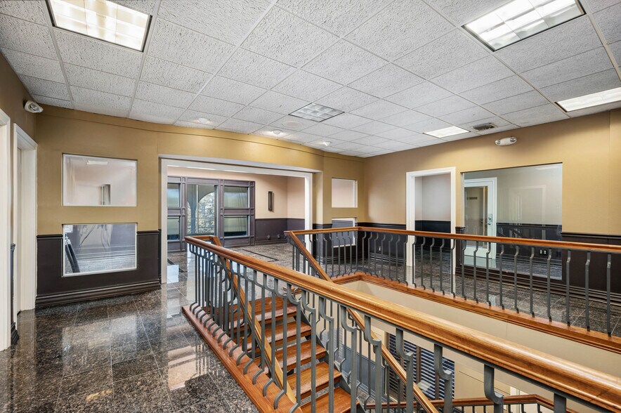 More Photos Of 8100 Broadway St, San Antonio Office For Sale