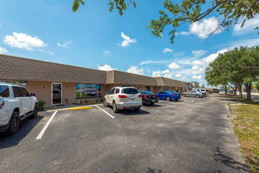 More Photos Of 1013-1017 SE 12th Ave, Cape Coral Industrial For Lease