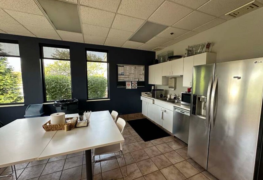 More Photos Of 6037 Commerce Ct, Mason Warehouse For Lease