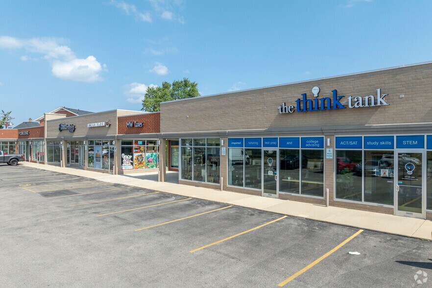 More Photos Of 500-550 W Northwest Hwy, Arlington Heights Unknown For Lease