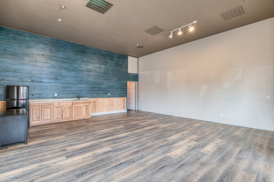 More Photos Of 64670 Strickler Ave, Bend Storefront For Sale