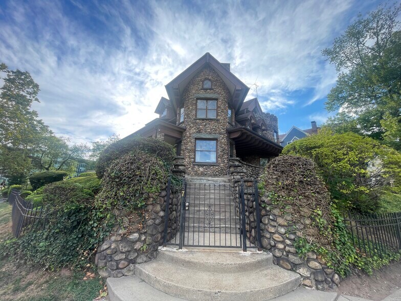 More Photos Of 57 Washington St, East Orange Office For Sale