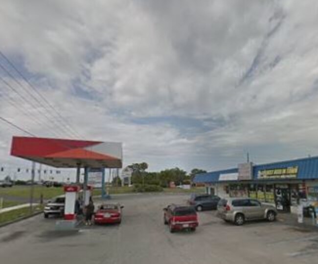 More Photos Of 5552-5598 Commercial Way, Spring Hill Service Station For Sale
