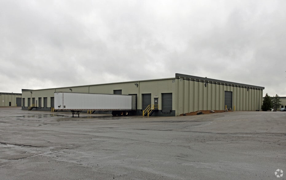 More Photos Of 29031-29045 Airport Dr, Romulus Unknown For Lease