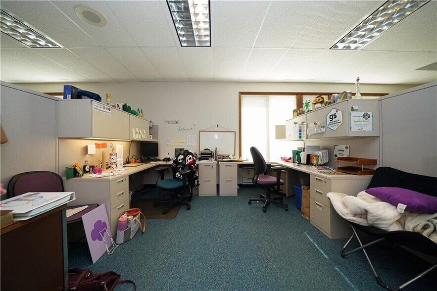 More Photos Of 226 Colonial Dr, Horseheads Office For Sale