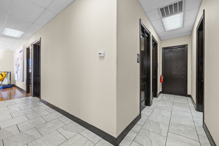 More Photos Of 2023 Humble Westfield Rd, Houston Warehouse For Sale