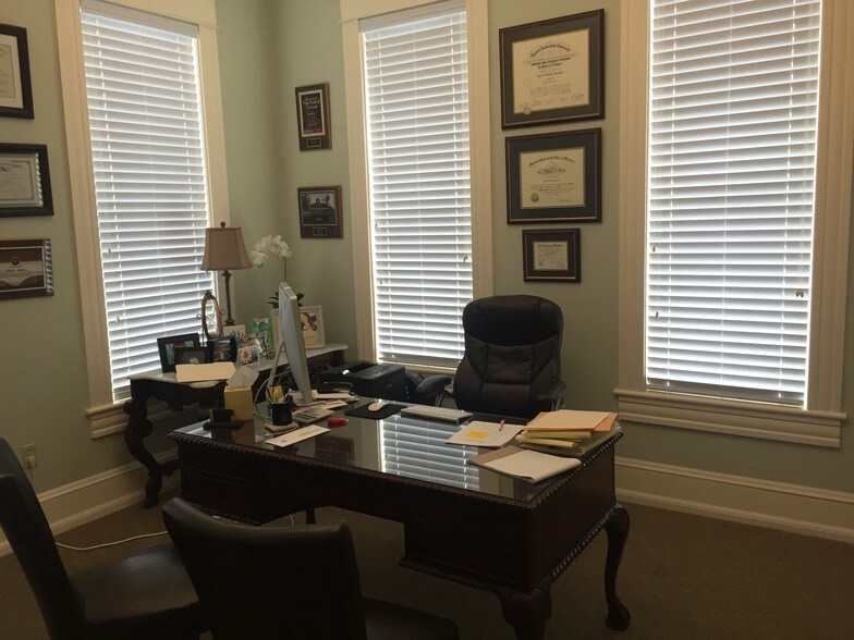 More Photos Of 1710 N 19th St, Tampa Office For Sale