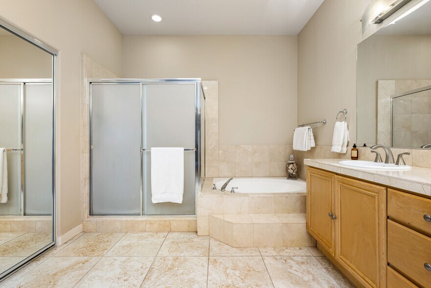 More Photos Of 285 Kavenish Dr, Rancho Mirage Apartments For Sale