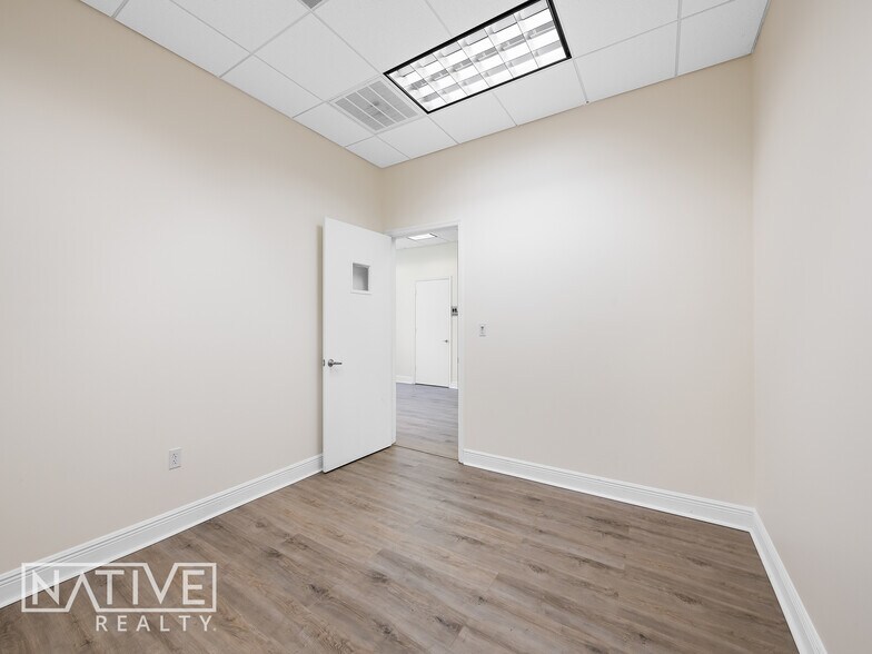 More Photos Of 701 SE 32nd Ct, Fort Lauderdale Flex For Lease