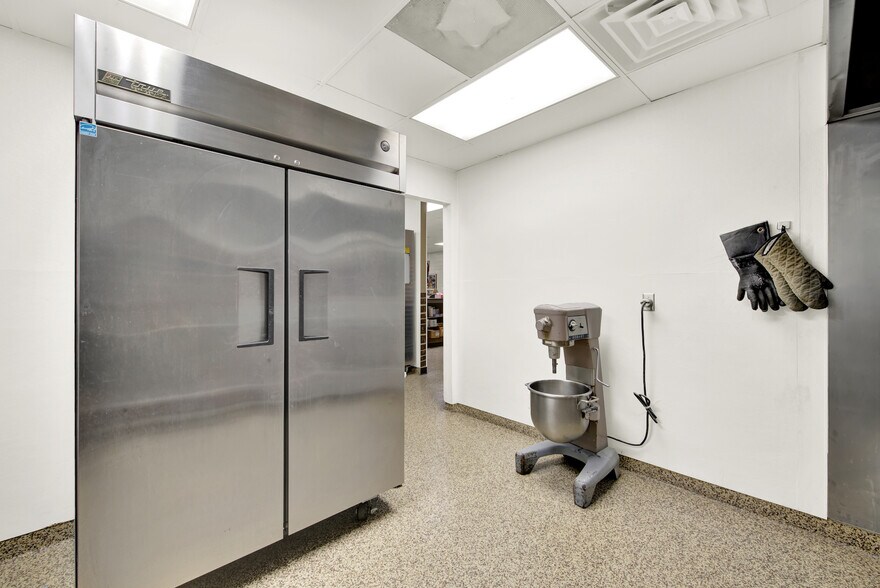 More Photos Of 830 Main St, Red Bluff Freestanding For Sale