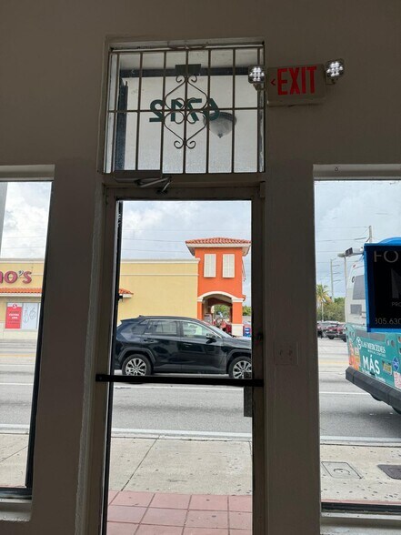 More Photos Of 6708-6716 W Flagler St, Miami Office For Lease