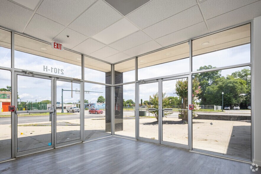 More Photos Of 2101 Main St, Columbia Freestanding For Lease