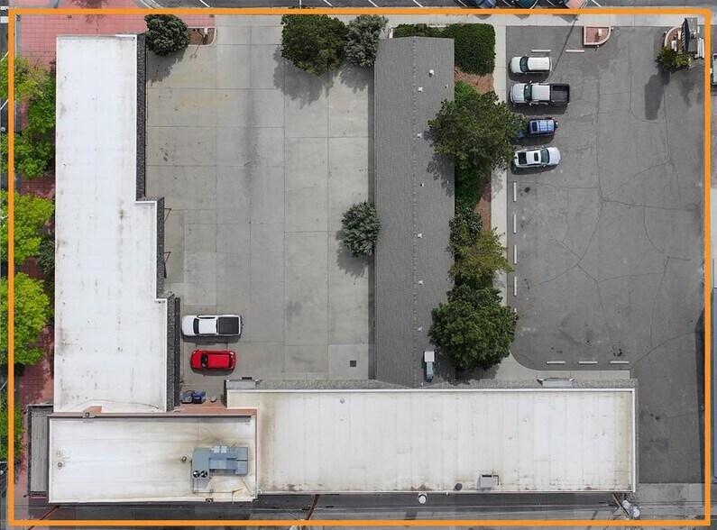 More Photos Of 234 E 1st St, Powell Hotel For Sale