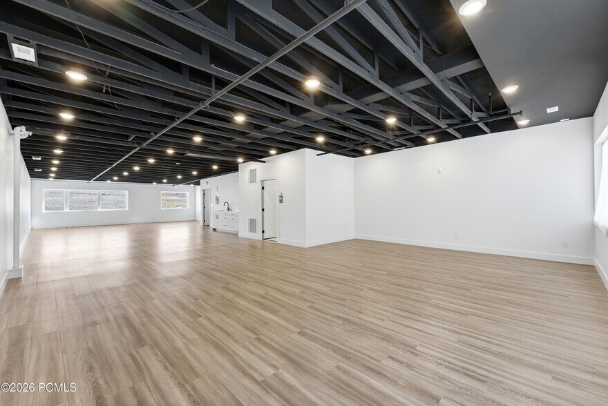 More Photos Of 4518 Forestdale Dr, Park City Office Residential For Lease