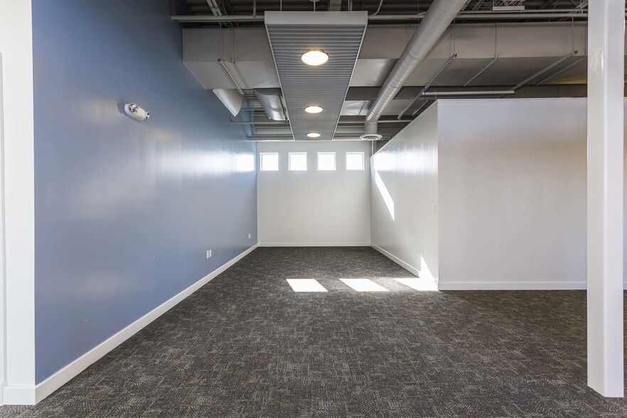 More Photos Of 900 Spring St, Jeffersonville Medical For Lease