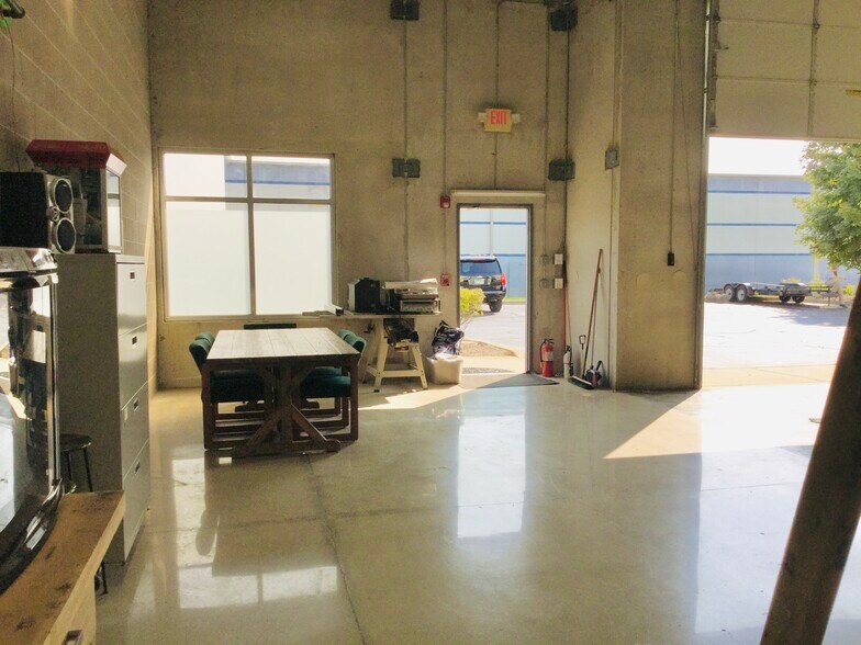 Primary Photo Of 1853 Suncast Ln, Batavia Light Distribution For Lease