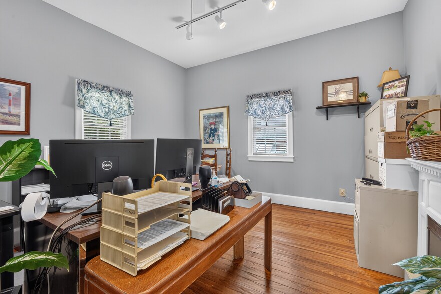 More Photos Of 122 N Locust St, Versailles Office For Sale