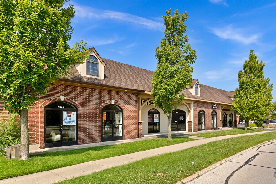 More Photos Of 742 Sheridan Rd, Highwood Freestanding For Sale