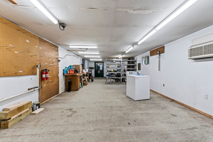 More Photos Of 680 Maine Ave, Farmingdale Storefront Retail Office For Lease