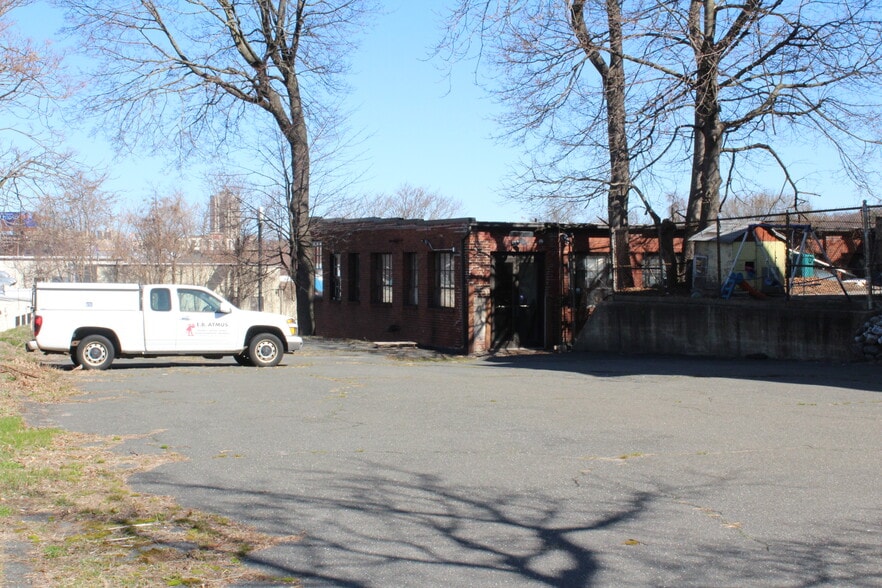 Primary Photo Of 65 Main St, Springfield Distribution For Sale