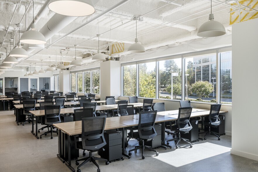 More Photos Of 21255 Burbank Blvd, Woodland Hills Office For Lease